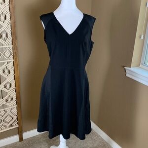 Ann‎ Taylor Black Sleeveless V-Neck Dress Size 8 - Textured Midi